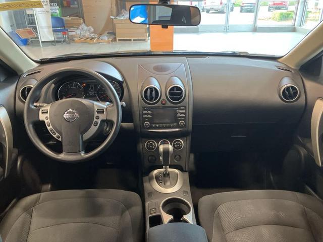 Photo of 2015 Super Black Nissan Rogue Select