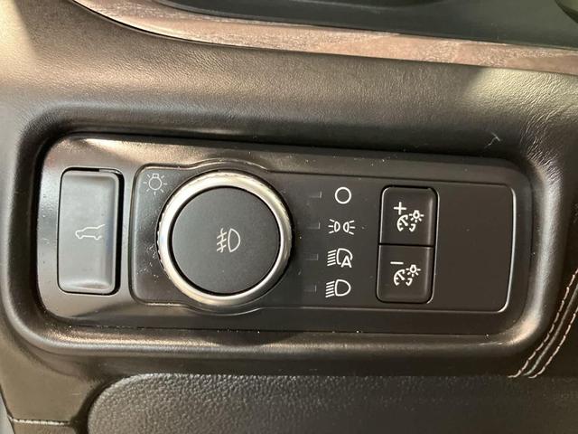 Photo of 2020 Agate Black Metallic Ford Explorer