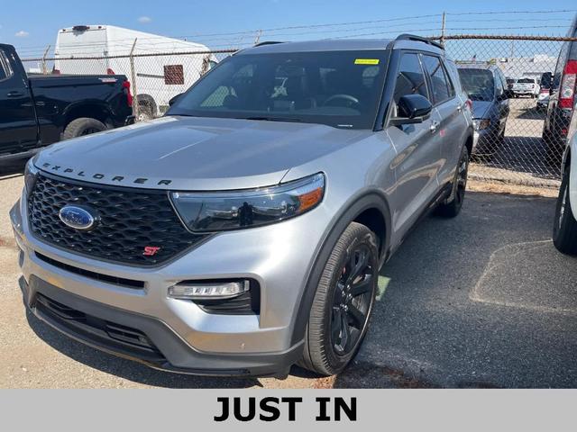 Photo of 2023 Iconic Silver Metallic Ford Explorer