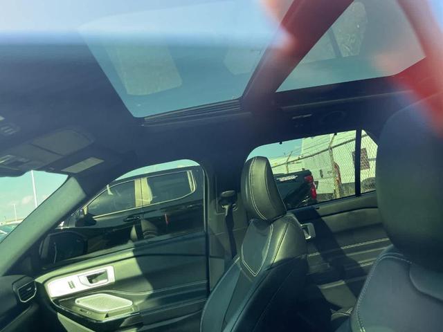 Photo of 2023 Iconic Silver Metallic Ford Explorer