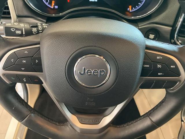 Photo of 2019 Bright White Clearcoat Jeep Grand Cherokee