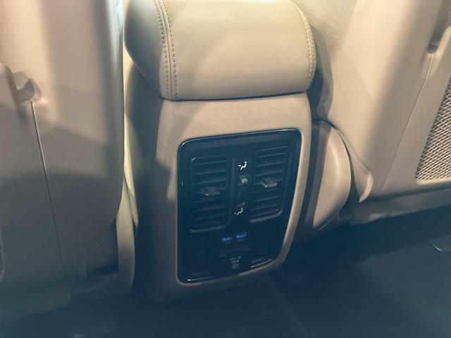 Photo of 2019 Bright White Clearcoat Jeep Grand Cherokee