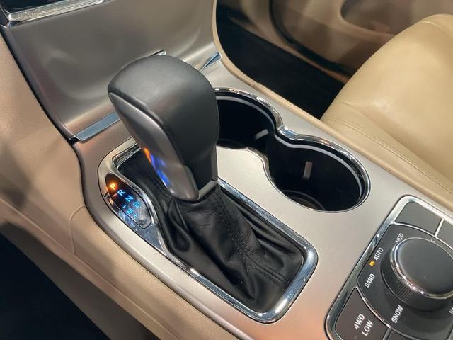 Photo of 2019 Bright White Clearcoat Jeep Grand Cherokee