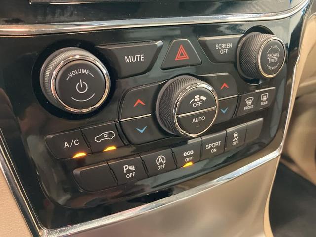 Photo of 2019 Bright White Clearcoat Jeep Grand Cherokee