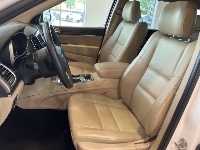 Photo of 2019 Bright White Clearcoat Jeep Grand Cherokee