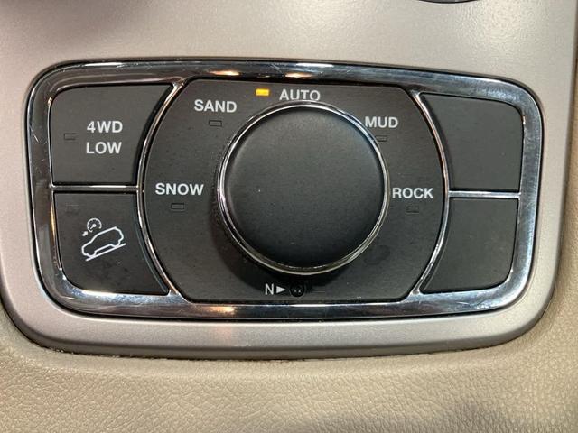 Photo of 2019 Bright White Clearcoat Jeep Grand Cherokee