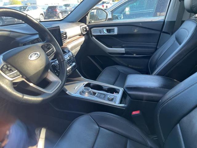 Photo of 2021 Infinite Blue Metallic Tinted Clearcoat Ford Explorer