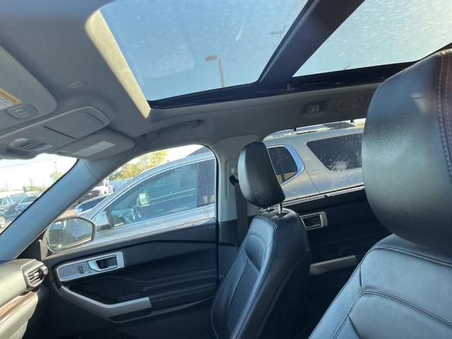 Photo of 2021 Infinite Blue Metallic Tinted Clearcoat Ford Explorer