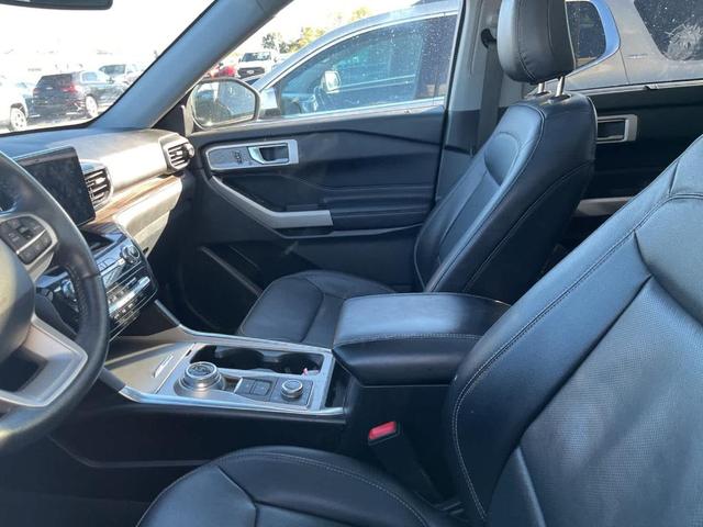 Photo of 2021 Infinite Blue Metallic Tinted Clearcoat Ford Explorer