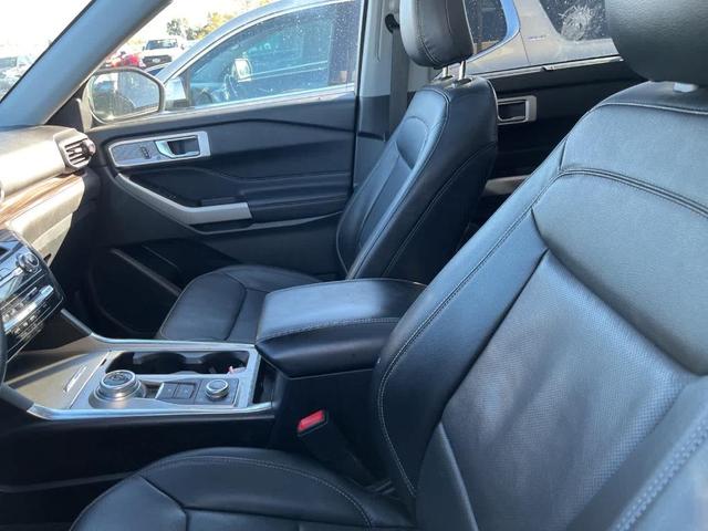 Photo of 2021 Infinite Blue Metallic Tinted Clearcoat Ford Explorer