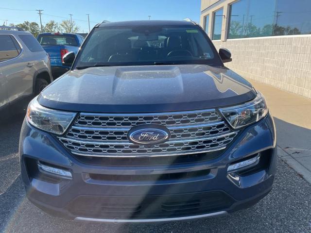 Photo of 2021 Infinite Blue Metallic Tinted Clearcoat Ford Explorer
