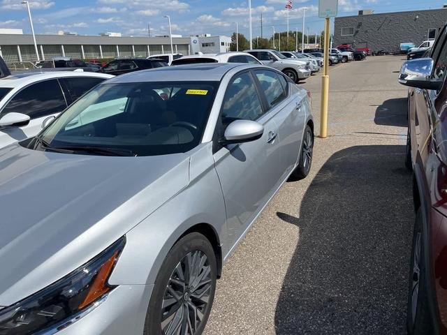 Photo of 2024 Brilliant Silver Metallic Nissan Altima