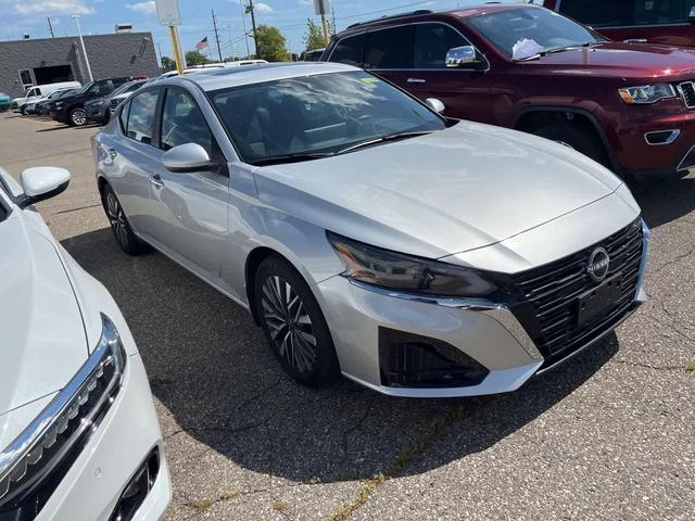 Photo of 2024 Brilliant Silver Metallic Nissan Altima