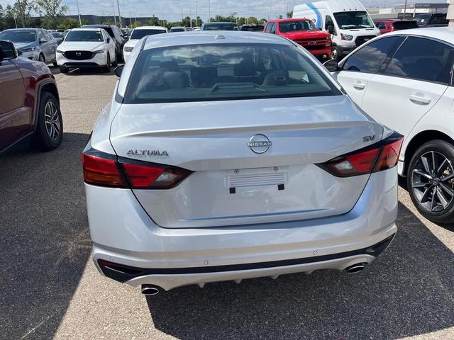 Photo of 2024 Brilliant Silver Metallic Nissan Altima