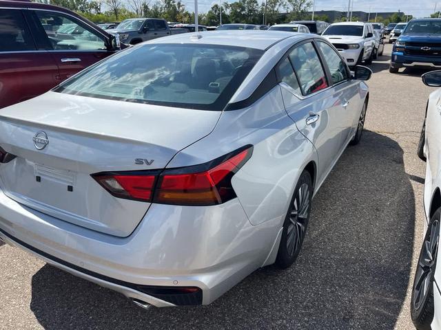 Photo of 2024 Brilliant Silver Metallic Nissan Altima