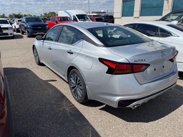 Photo of 2024 Brilliant Silver Metallic Nissan Altima