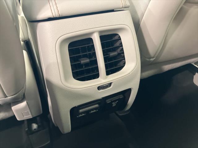 Photo of 2020 Blue Jeep Cherokee