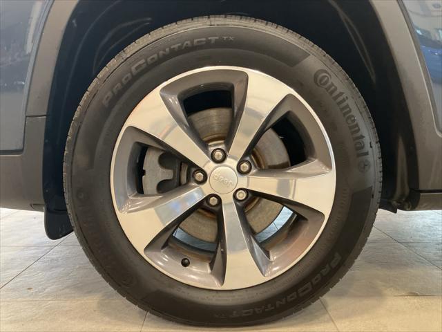 Photo of 2020 Blue Jeep Cherokee