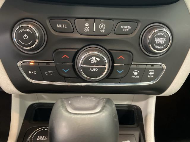 Photo of 2020 Blue Jeep Cherokee