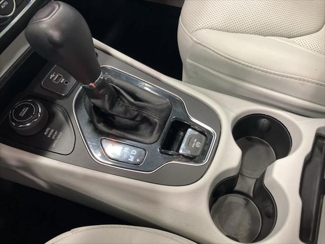Photo of 2020 Blue Jeep Cherokee