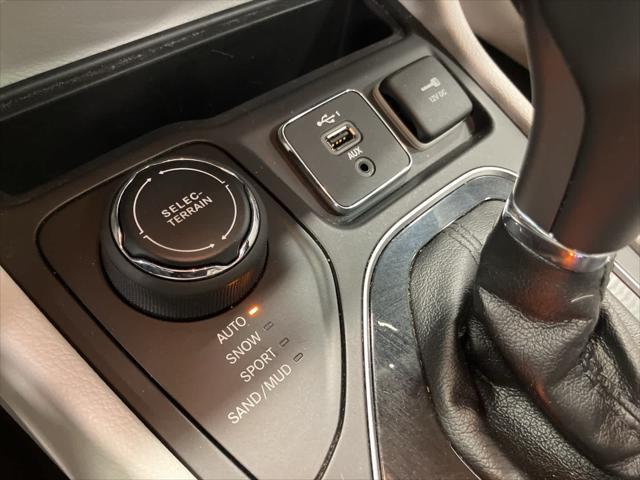 Photo of 2020 Blue Jeep Cherokee