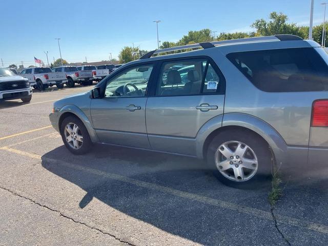 Photo of 2005 Green Ford Freestyle