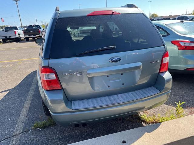 Photo of 2005 Green Ford Freestyle
