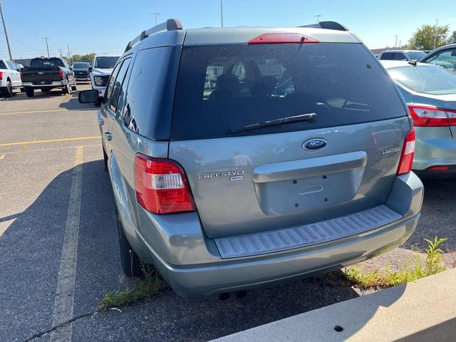 Photo of 2005 Green Ford Freestyle