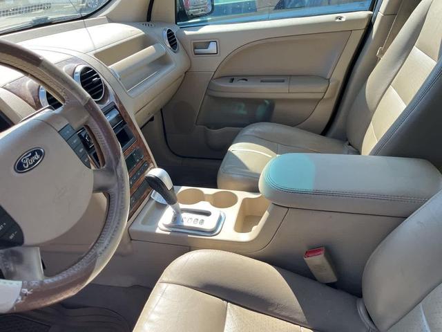 Photo of 2005 Green Ford Freestyle