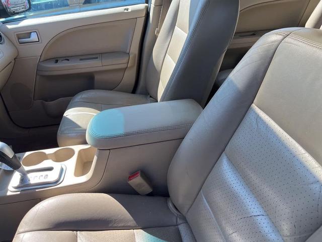 Photo of 2005 Green Ford Freestyle
