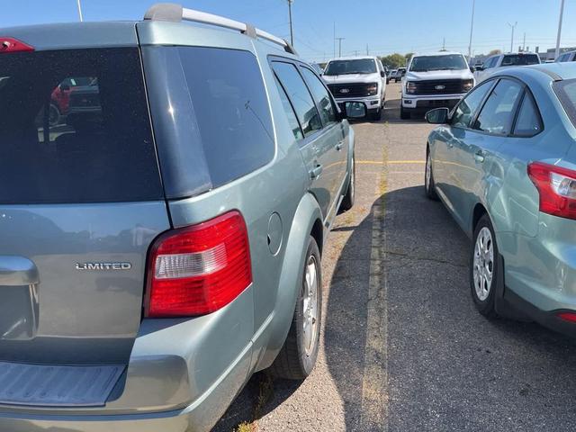 Photo of 2005 Green Ford Freestyle