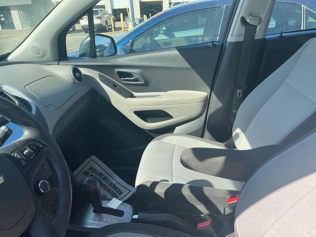 Photo of 2016 Black Granite Metallic Chevrolet Trax