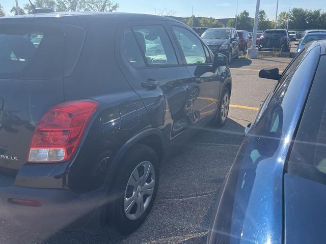 Photo of 2016 Black Granite Metallic Chevrolet Trax