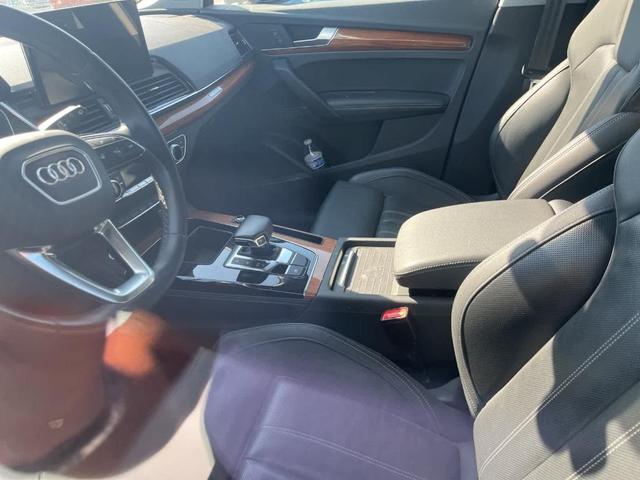 Photo of 2023 Glacier White Metallic Audi Q5