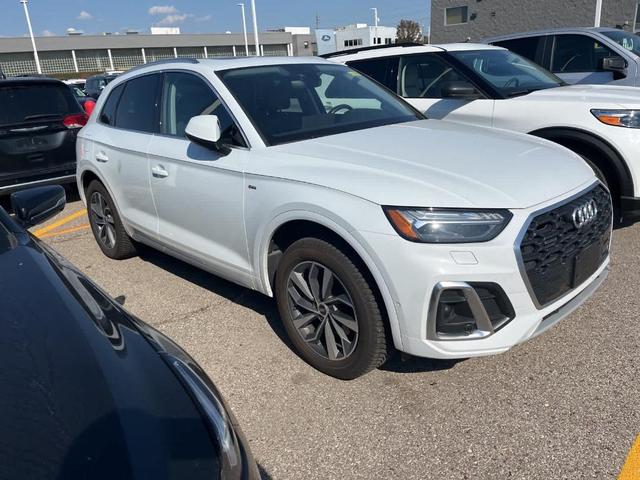 Photo of 2023 Glacier White Metallic Audi Q5