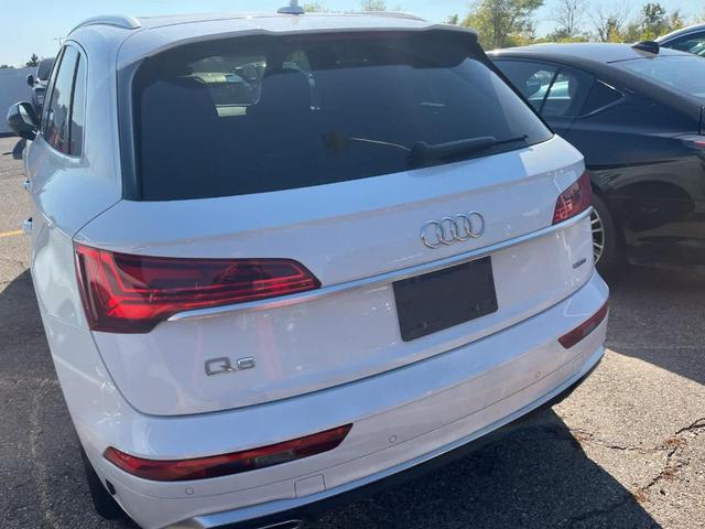Photo of 2023 Glacier White Metallic Audi Q5