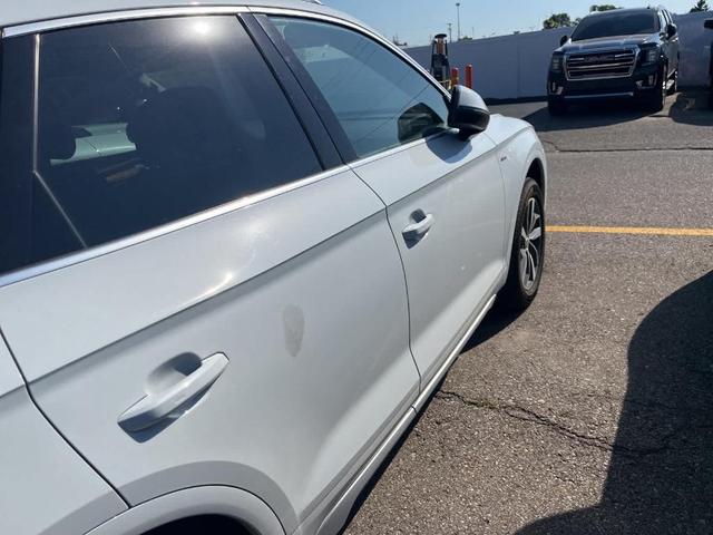 Photo of 2023 Glacier White Metallic Audi Q5