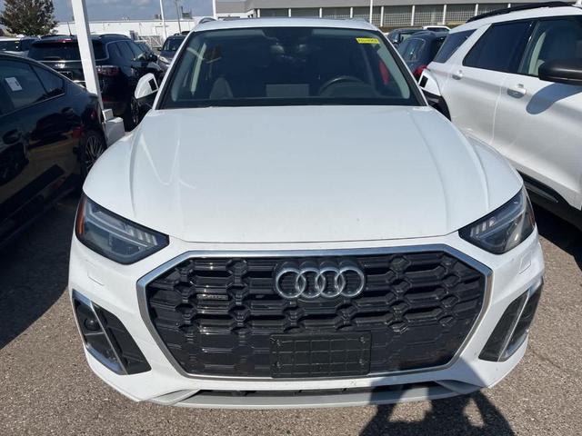 Photo of 2023 Glacier White Metallic Audi Q5