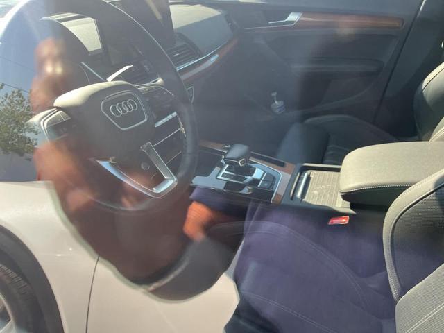 Photo of 2023 Glacier White Metallic Audi Q5