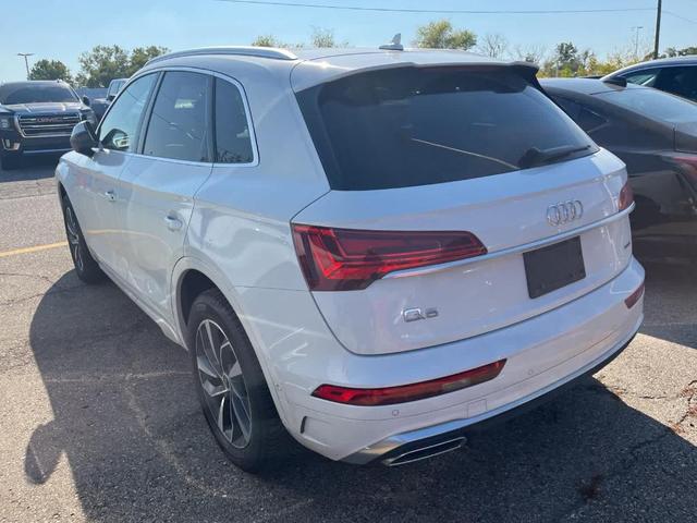 Photo of 2023 Glacier White Metallic Audi Q5