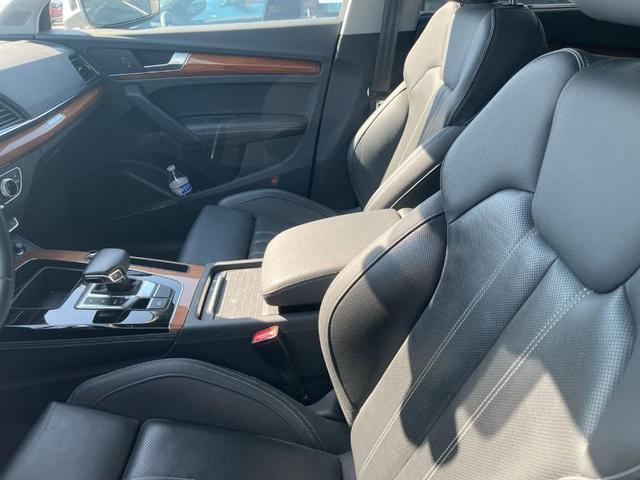 Photo of 2023 Glacier White Metallic Audi Q5