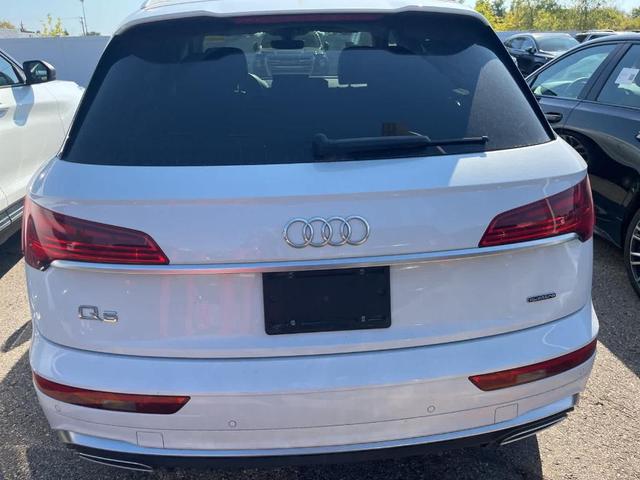 Photo of 2023 Glacier White Metallic Audi Q5