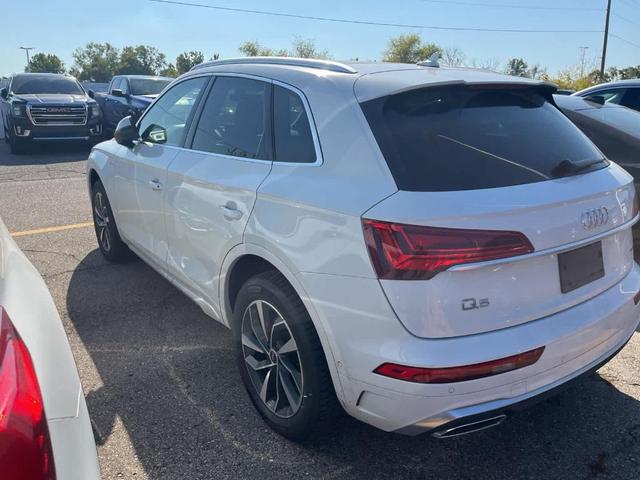Photo of 2023 Glacier White Metallic Audi Q5