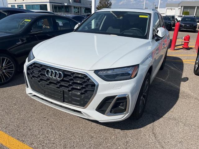Photo of 2023 Glacier White Metallic Audi Q5