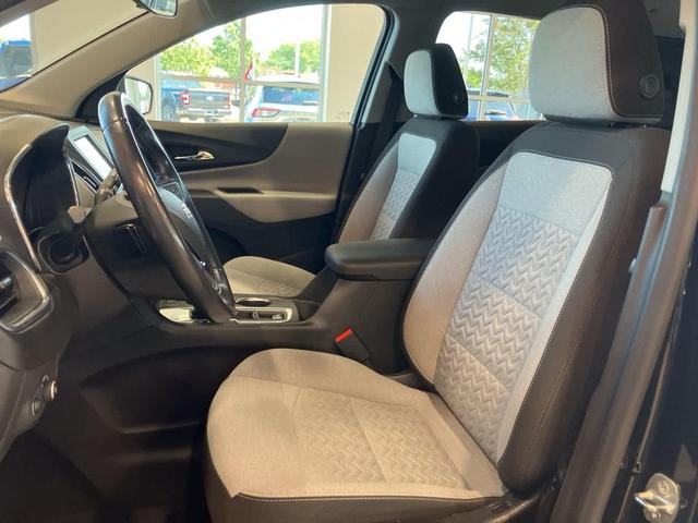 Photo of 2022 Mosaic Black Metallic Chevrolet Equinox