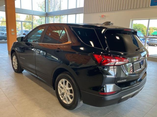 Photo of 2022 Mosaic Black Metallic Chevrolet Equinox