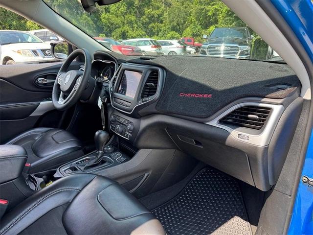 Photo of 2022 Hydro Blue Pearlcoat Jeep Cherokee