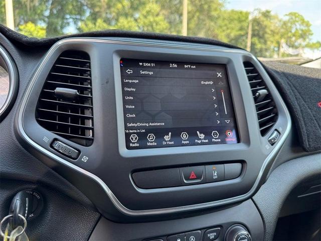 Photo of 2022 Hydro Blue Pearlcoat Jeep Cherokee