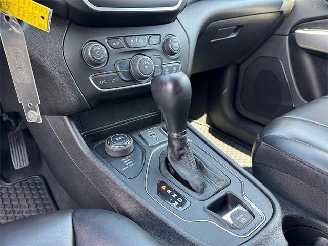 Photo of 2022 Hydro Blue Pearlcoat Jeep Cherokee