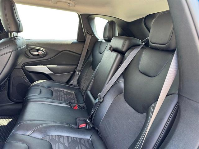 Photo of 2022 Hydro Blue Pearlcoat Jeep Cherokee